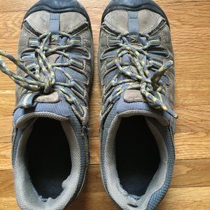 Women KEEN Hiking Shoes (size 7.5)